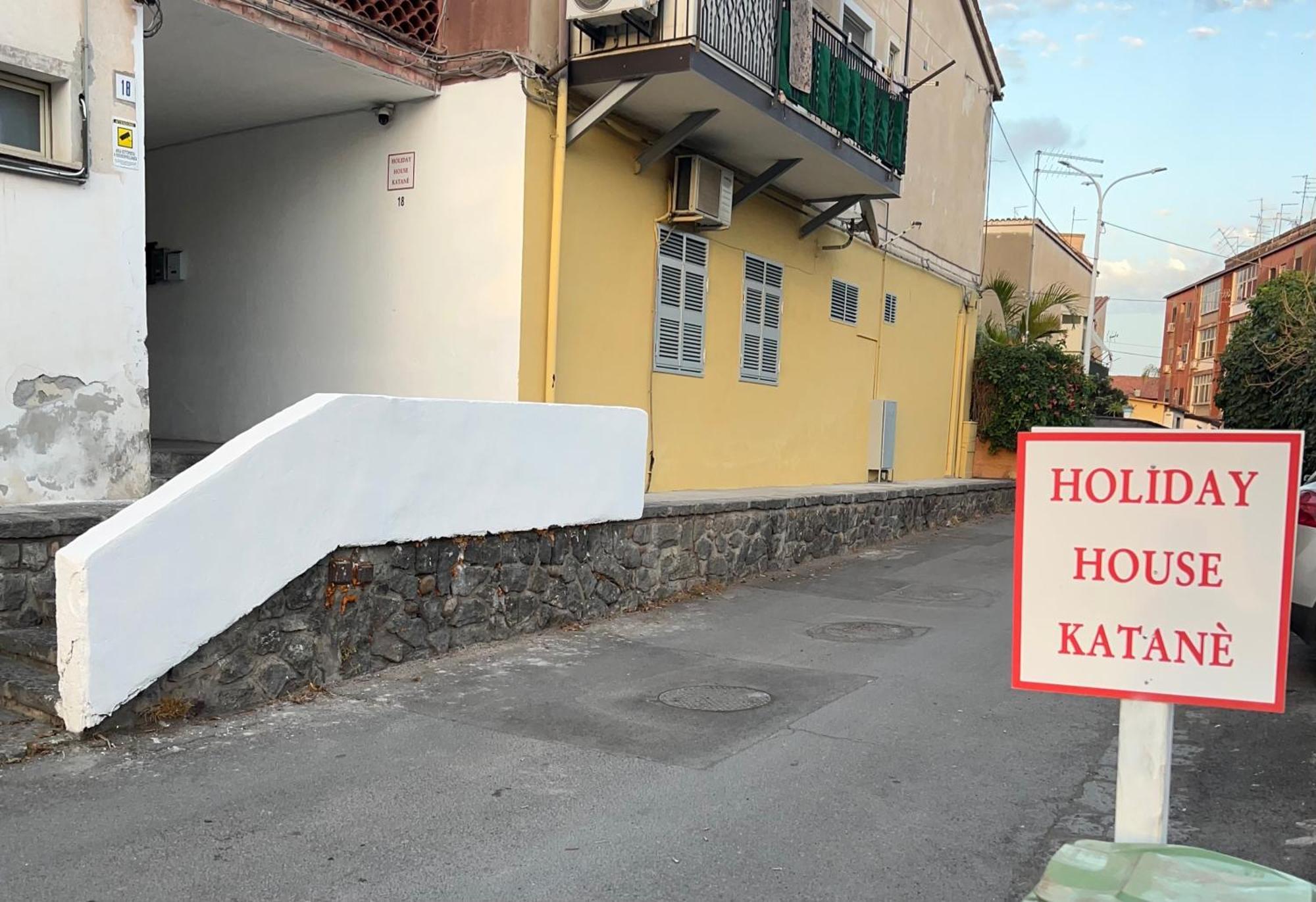 Holiday House Katane CTA Exterior photo